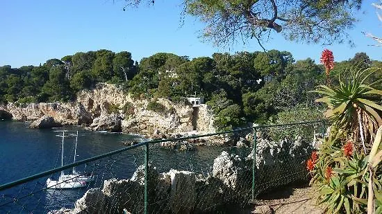 2 Bedroom Modern Apartment In Antibes With Sea View