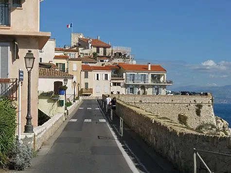 2 Bedroom Modern Apartment In Antibes With Sea View