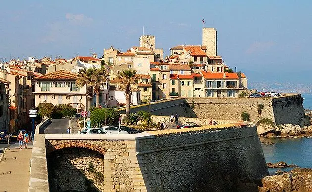 2 Bedroom Modern Apartment In Antibes With Sea View