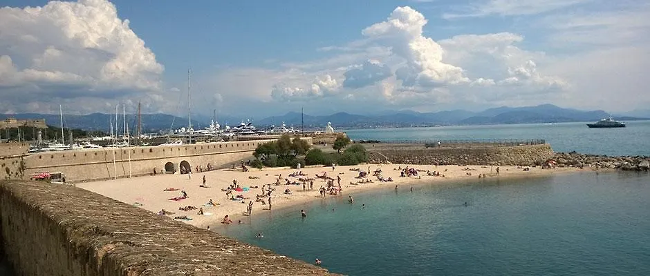2 Bedroom Modern Apartment In Antibes With Sea View